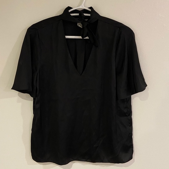 ❌SOLD❌ Black Neck Tie Satin Effect Blouse - Picture 3 of 8
